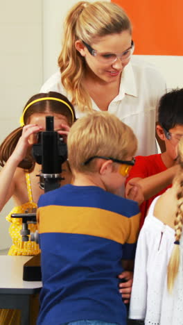 Teacher-assisting-kids-in-laboratory