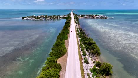 Luftaufnahme-Einer-Langen-Straße-Durch-Die-Florida-Keys