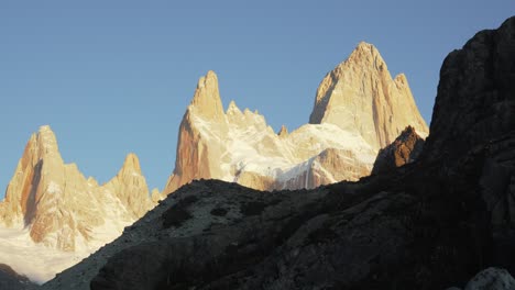 Zoom-out-shot-of-lMount-Fitz-Roy-in-Patagonia-during-golden-hour