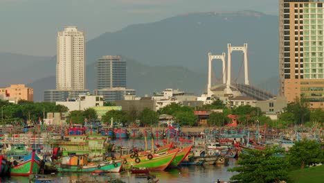 Gegründet-In-Der-Küstenstadt-Da-Nang-In-Zentralvietnam,-Bekannt-Für-Ihre-Sandstrände,-Skyline-Wolkenkratzer-Mit-Blick-Auf-Die-Berge