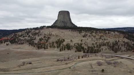 Car-Driving-by-Devils-Tower-in-Wyoming