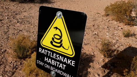 Warning-Sign,-Rattlesnake-Habitat,-Stay-on-Boardwalk