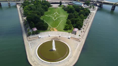 Over-Point-State-Park-Fountain-in-Pittsburgh,-Pennsylvania