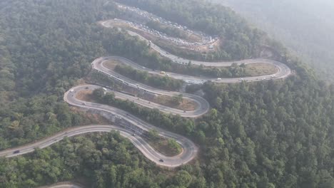 Hiperlapso-De-Tiempo-De-Vista-Aérea-Del-Valle-De-Patratu,-Este-Hermoso-Lugar-Turístico-A-Solo-30-Km-De-La-Ciudad-De-Ranchi,-India