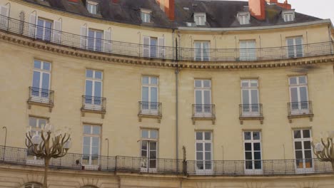 Detalle-De-La-Arquitectura-En-La-Región-De-La-Plaza-Graslin-En-Nantes,-Francia.