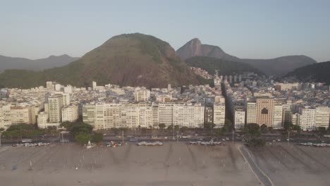 Verlassenes-Strandresort-In-Copacabana,-Bewölktes-Wetter,-Urlaubsziel