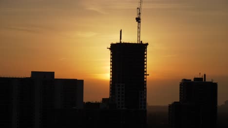 Bau-Gebäude-Im-Goldenen-Sonnenuntergang-Toronto