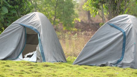 Tienda-De-Campaña-En-El-Bosque-Metrajes