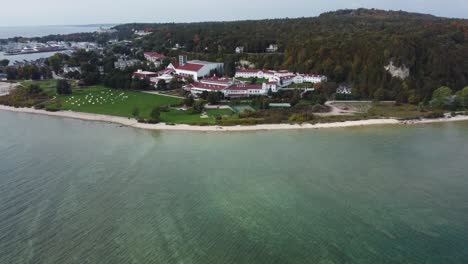 Aerial-shot-of-oceanside-island-with-buildings