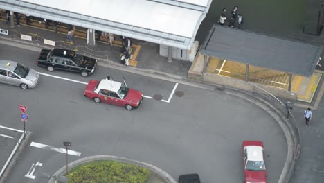 Gente-Haciendo-Cola-Para-Tomar-Un-Taxi-En-Una-Parada-De-Taxis-En-Kioto