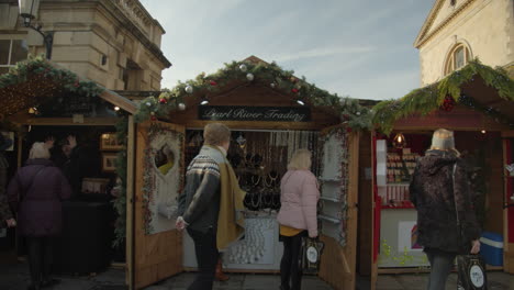 Kirchhof-Der-Bath-Abbey,-Weihnachtsmarkt,-2019