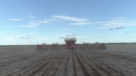 HARVESTERS-LIFTING-CORN-FROM-THE-FIELD,-AERIAL-VIEW