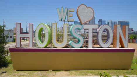 Reveal-drone-shot-of-the-'We-Love-Houston'-sign-in-Houston,-Texas