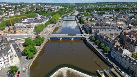 Puente-Aristide-Briand-O-Pont-Neuf-Sobre-El-Río-Mayenne,-Laval