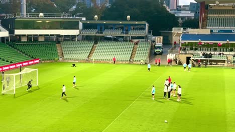 Práctica-De-Portería-Del-Club-De-Fútbol-Ac-Milan-En-El-Parque-Hbf