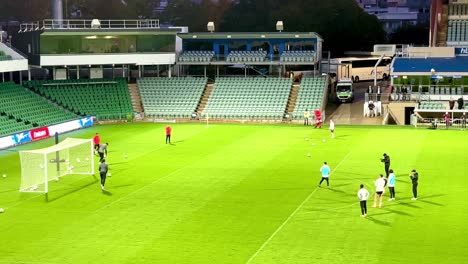 El-Club-De-Fútbol-AC-Milan-Marca-El-Gol-Arriba-A-La-Izquierda-En-Un-Entrenamiento-En-El-HBF-Park.