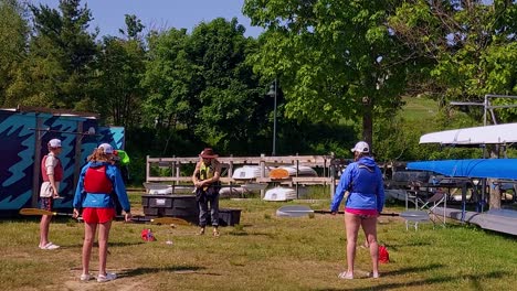 Kajak-Training-An-Der-Uferpromenade-Von-Casco-Bay-In-Portland,-Maine