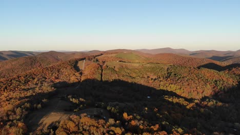 Drone-flying-around-Blue-Ridge-Mountains-in-Virginia,-USA-at-golden-hour