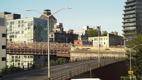 BQE-Autobahn-Autos-Richtung-Norden-Gezoomt-Auf-Brücke-Und-Fahrbahn