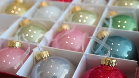 Foreground-focus-on-colorful-Christmas-tree-balls-stored-in-a-box