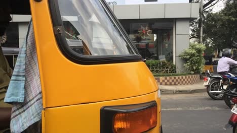 Driving-through-heavy-traffic-with-bikes-and-rickshaws-in-Chennai,-India