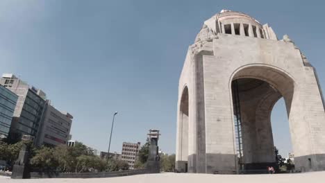 Monumento-A-La-Revolución-En-La-Ciudad-De-México,-Panorámica-Derecha