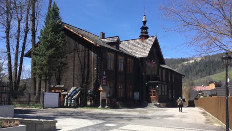 Wooden-building-of-Zespol-Szkol-Budowlanych-im