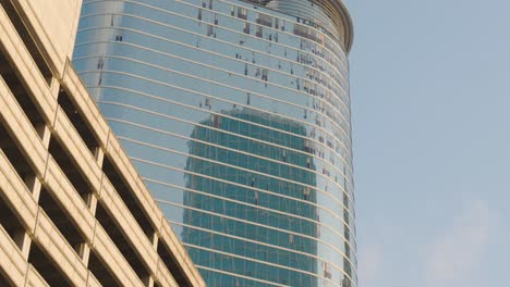 Glass-skyscraper-in-downtown-Houston-damaged-by-major-storm