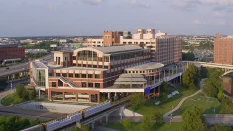 Toma-De-Establecimiento-De-La-Ubicación-Del-Campus-Del-Centro-De-La-Universidad-De-Houston.