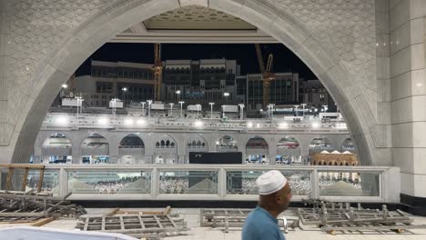 Una-Vista-Interior-De-Las-Obras-De-Construcción-En-Masjid-Al-Haram-En-La-Meca,-Arabia-Saudita.