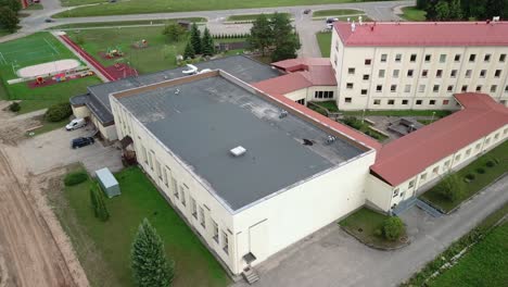 Panorama-view-of-elementary-school-Smiltenes-Tris-Pakalnu-Sakumskola,-Latvia