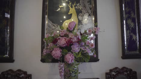 Rising-Shot-of-Traditional-Asian-Furniture-and-Mirrors,-Peranakan-Museum