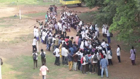 College-students-playing-rope-jiggle-on-the-ground