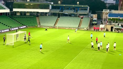 Olivier-Giroud-kicking-ball---AC-Milan-Football-Club-training-at-HBF-Park