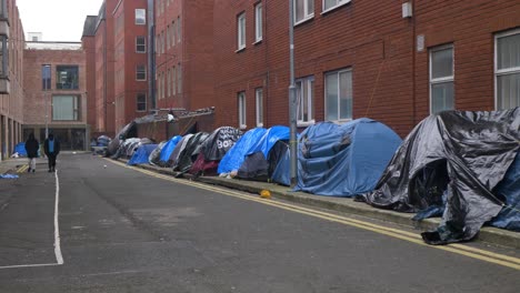 Zelte-Illegaler-Einwanderer-Säumen-Eine-Straße-In-Dublin-Inmitten-Der-Wohnungskrise-Und-Globaler-Konflikte