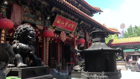 Pan-shot-of-the-Wong-Tai-Sin-temple-in-Hong-Kong-on-a-sunny-day