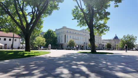 Plaza-Litewski-En-La-Ciudad-De-Lublin,-Movimiento-De-Cámara-Lento