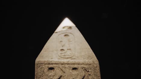 Der-Obere-Teil-Oder-Pyramidion-Eines-Antiken-Obelisken