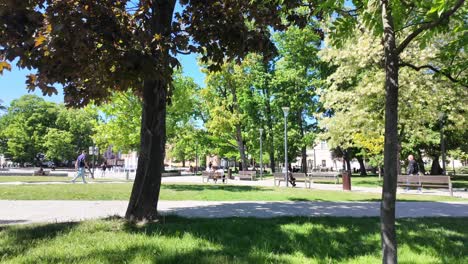 Ein-Grüner-Park-Im-Zentrum-Der-Stadt-Lublin