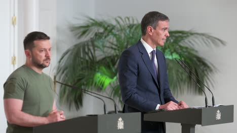 Der-Spanische-Premierminister-Pedro-Sanchez-Zu-Einem-Militärabkommen-Im-Moncloa-Palast-In-Madrid