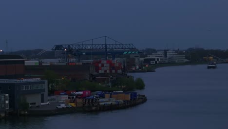 Binnenterminal-Alblasserdam,-Wasserwege,-Niederländisches-Warenversorgungsziel