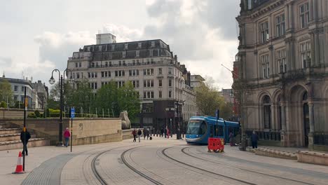 Traffic-and-pedestrians-at-Grand-Central-train-station-in-central-city-of-Birmingham,-England-UK