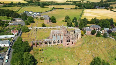 Imágenes-Aéreas-De-La-Abadía-De-Melrose-En-Melrose,-Fronteras-Escocesas,-Escocia,-Reino-Unido