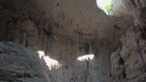 Looking-up-to-cavernous-ceiling,-Eyes-of-god-Prohodna-karst-cave