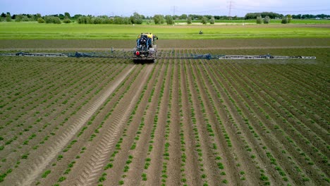 A-self-propelled-sprayer-irrigates-the-field-and-turns-to-the-left-with-its-large-spray-booms