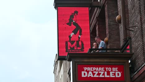 Lassen-Sie-Sich-Verzaubern-Von-MJ-The-Musical,-London,-Großbritannien