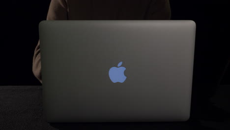 Man-working-on-Macbook-Air,-finishes-and-leave,-static-shot