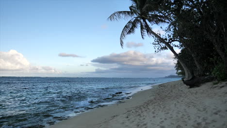 Sandy-Beach-Shore-With-Ocean-Waves-And-Blue-Sky-During-Summer-In-Siargao-Island,-Philippines