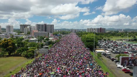 Größter-Protest-In-Puerto-Rico:-Menschen-Fordern-Den-Rücktritt-Von-Gouverneur-Ricky-Rosello