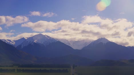 Las-Nubes-Ruedan-Sobre-Los-Picos-De-Las-Montañas-En-El-Paso-De-Arturo-De-Nueva-Zelanda